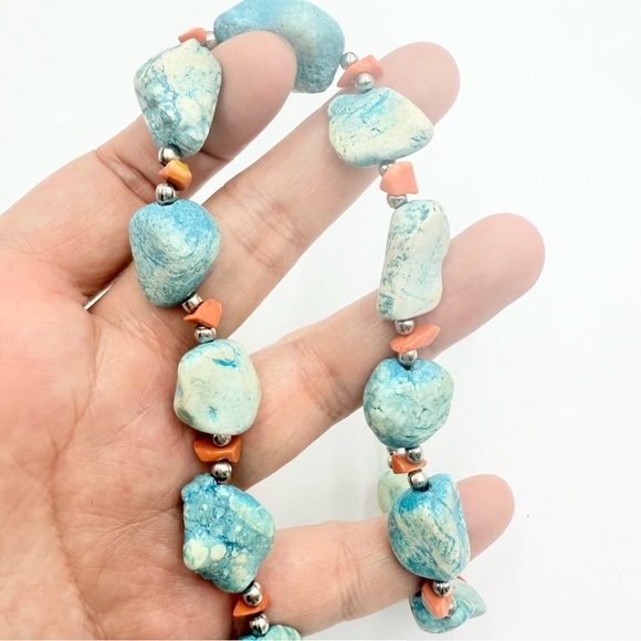 Vintage Chunky Blue Dyed Howlite and Coral Beaded Statement Necklace - Picture 9 of 9